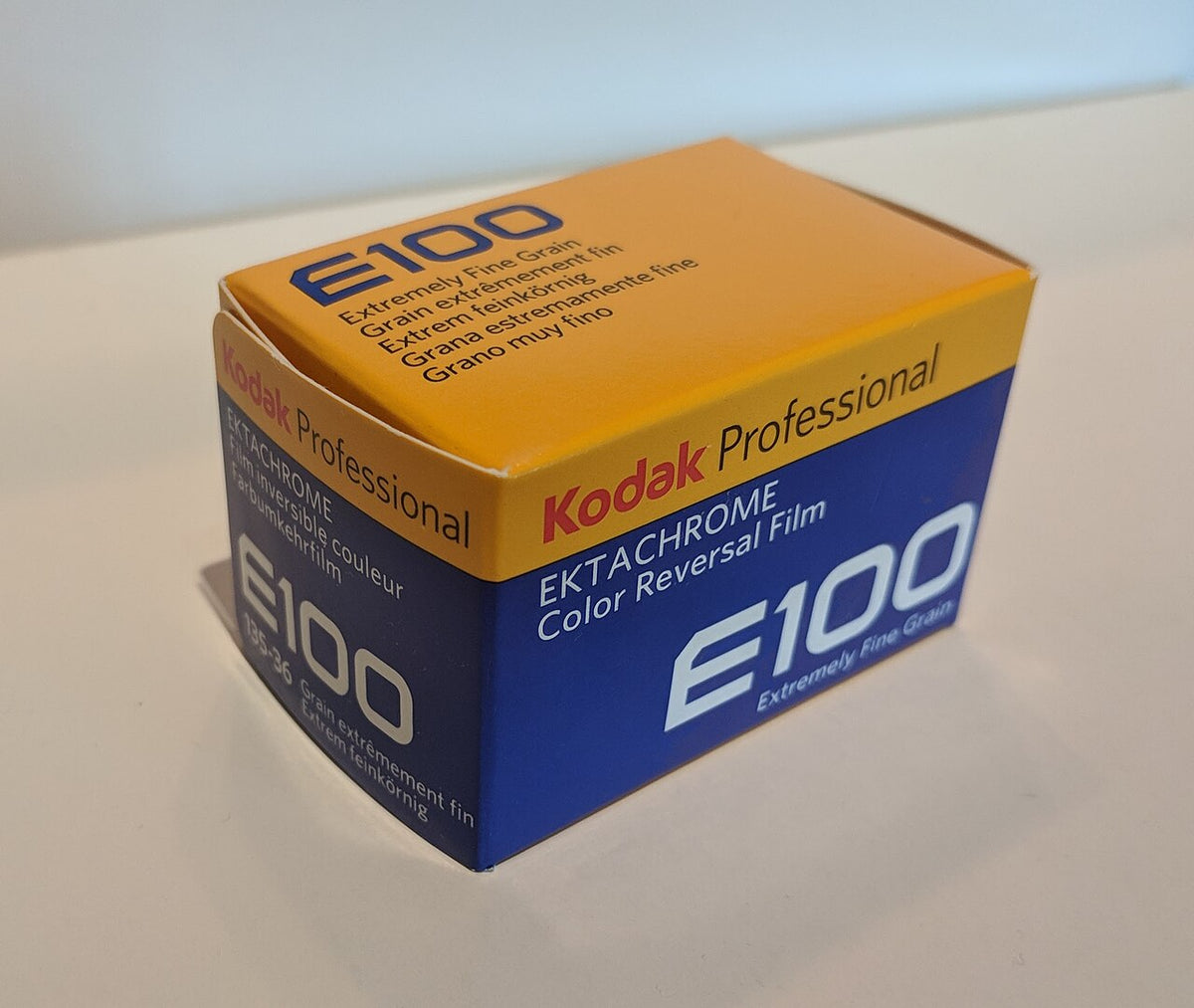 Kodak EKTACHROME E100の外観（資料画像）