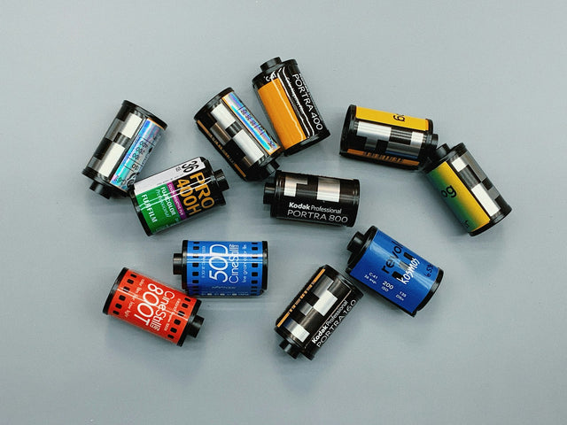 Fujifilm PRO 400HとCineStill 50Dなど複数のフィルムの外観写真（複数製品同写）